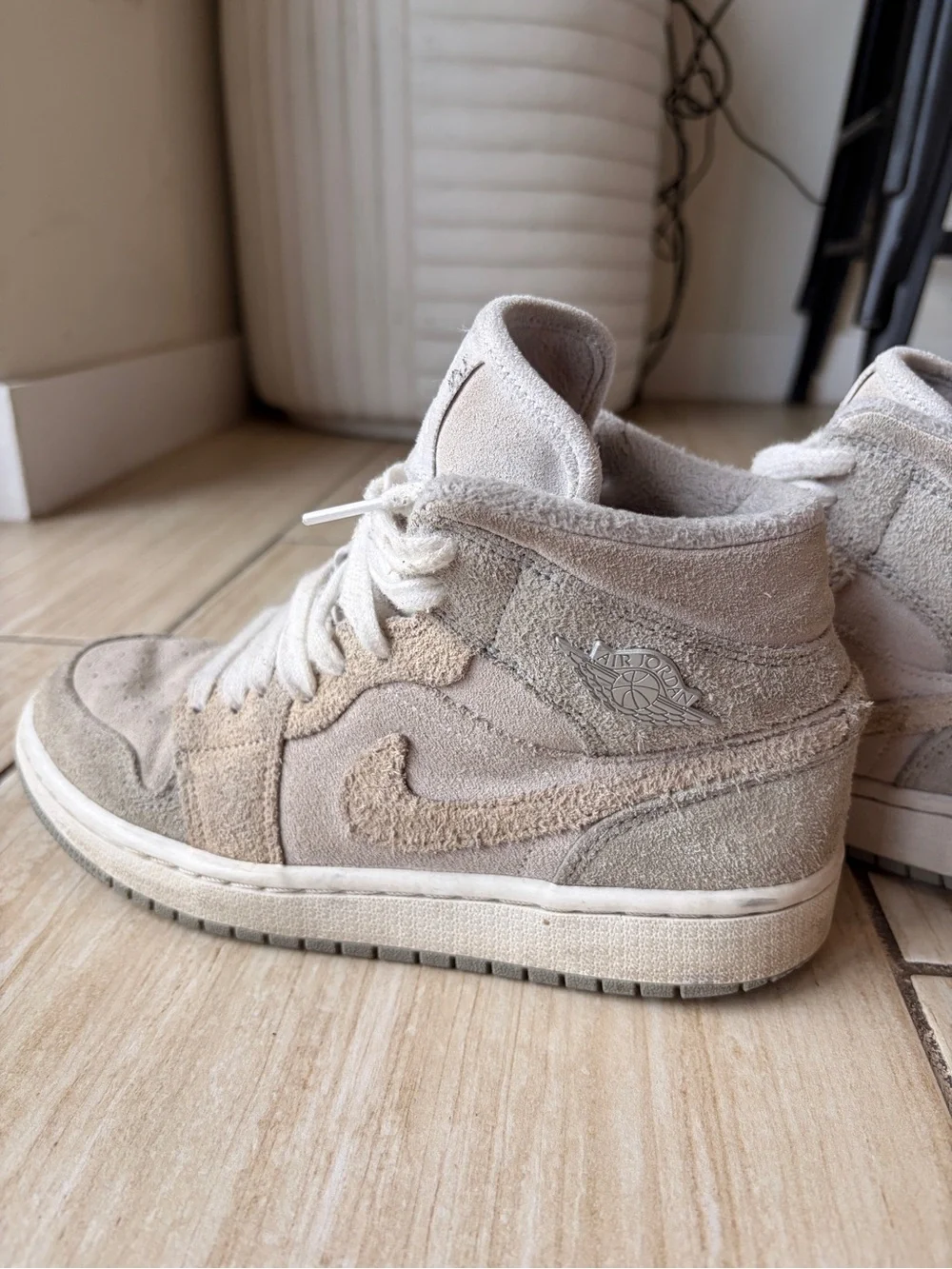 Air Jordan 1 Mid SE sneakers